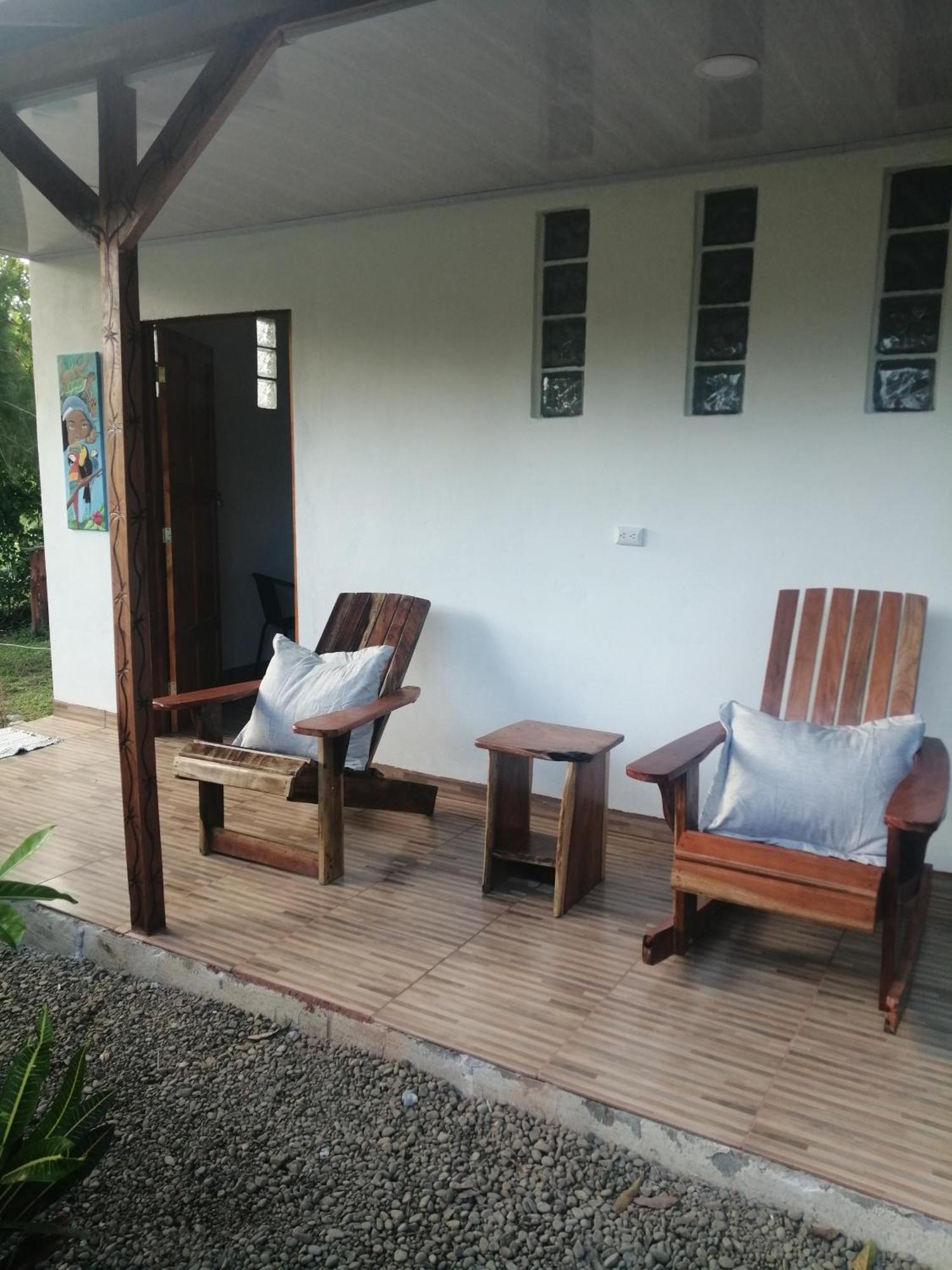 Cabinas Los Tucanes Cahuita Exterior foto