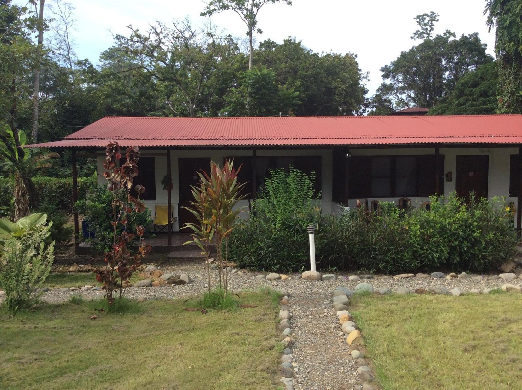 Cabinas Los Tucanes Cahuita Exterior foto